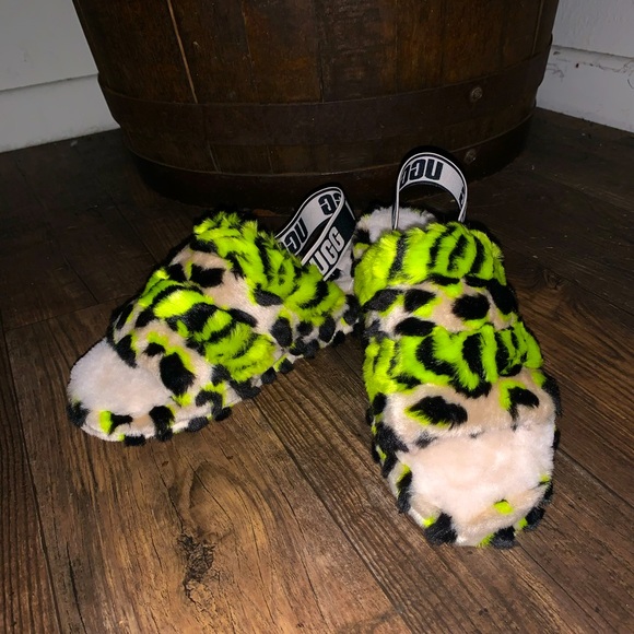 BRAND NEW UGG SLIDES - Picture 2 of 4